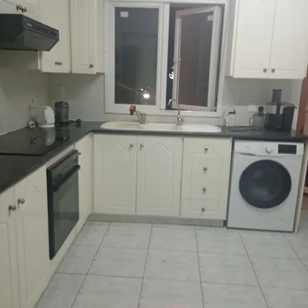 בית הארחה In - City Centre Close To The Airport And Sea *